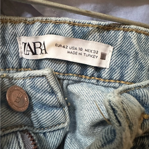 Zara Light Wash Pleated loose jeans size 10 - Picture 4 of 4